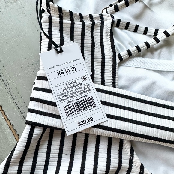 NWT - Shade & Shore Women’s Striped One Piece Swimsuit - Black/White - Size XS - Picture 12 of 12